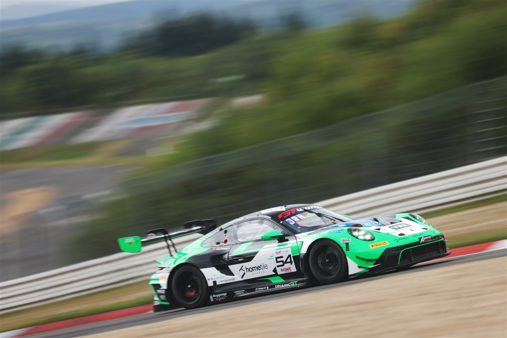 Mikkel O. Pedersen kæmpede med dækkene på Dinamic Motorsports Porsche 911. 
(Foto: SRO)